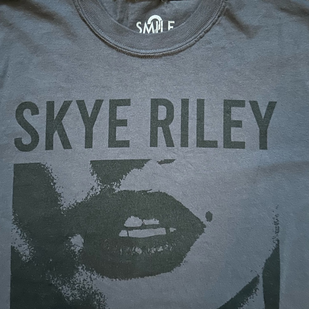 Smile 2 Skye Riley Shirt Size Small Promo Rare